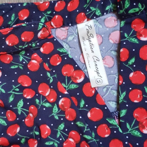 Beautiful top - Picture 7 of 8